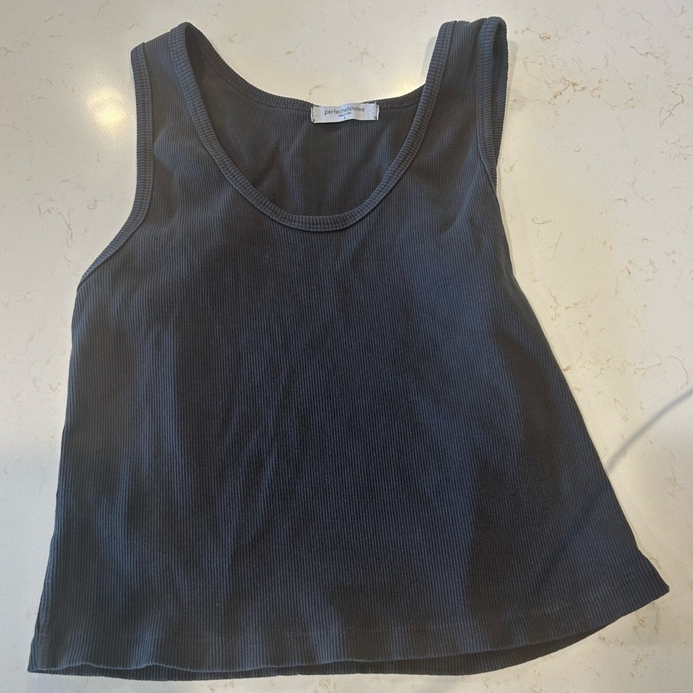 Basic black tanktop